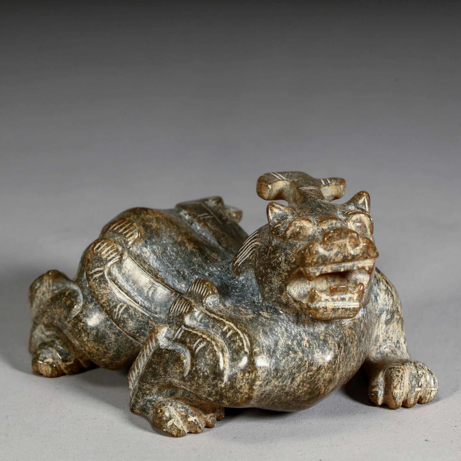 A piece of ancient jade beast ornament of the Qing Dynasty: The number of ancient jade and auspicious beast ornaments in the Qing Dynasty Size: Height 5cm Length 8.5cm Width 7cm Weight 300g (The Dimensions Of All Batches Are Manually Measured.If You Need More
