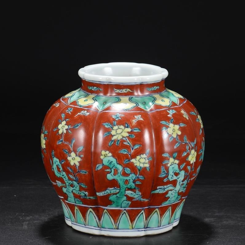 A large jar of blue,white,yellow,green,and red ground flower pattern melon edges made in the Ming: The blue and white yellow green color red ground flower pattern melon edge jar made in the Ming Dynasty Wanli year Size:H:17.5cm Calibre:9.5cm Belly diameter:16.5cm (The Dimensions Of All Batches Are
