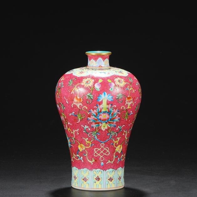 A pastel floral plum vase made in the Qianlong period of the Qing Dynasty (1 of 9)