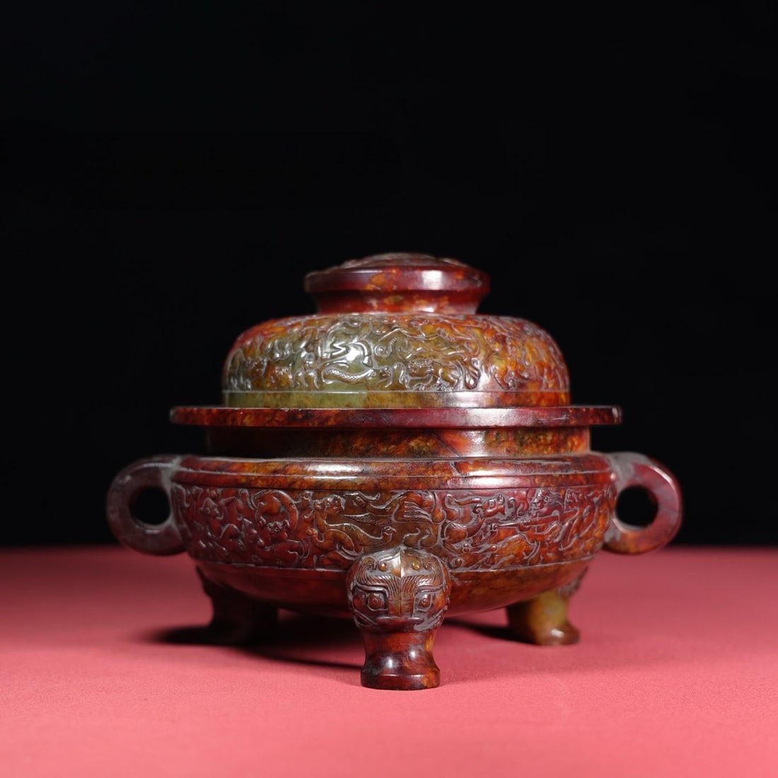 A beautiful Hetian jade full of red three-legged stove: Exquisite Hetian jade full of red three-legged stove Size:236x185x167mm W:2761g (The Dimensions Of All Batches Are Manually Measured.If You Need More Detailed Information,Please Contact Our Customer S