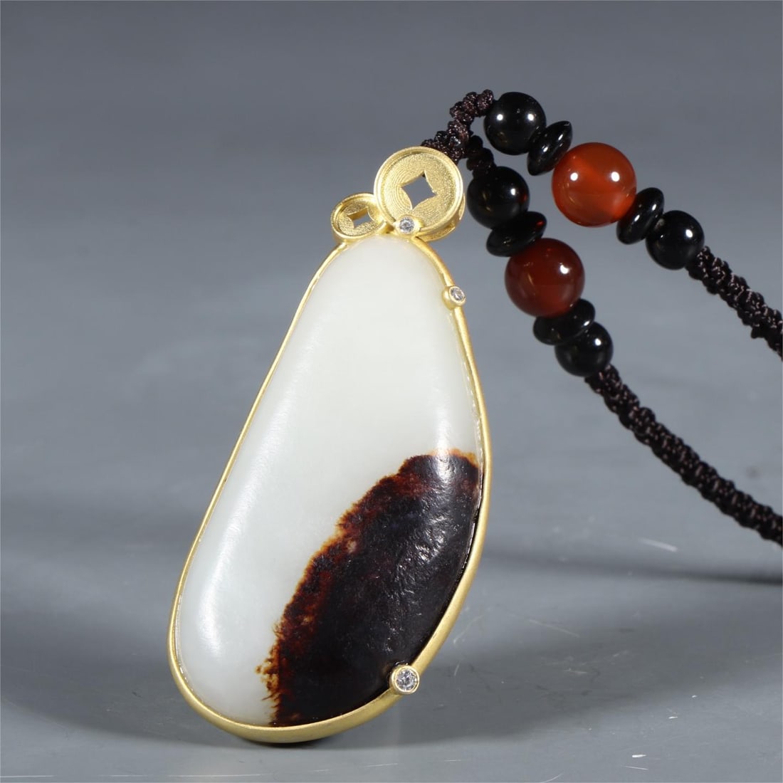 A Hetian jade pendant from the Qing Dynasty: Hetian jade pendant of the Qing Dynasty Size:L:8.5cm W:5.2cm T:3.8cm W:37g (The Dimensions Of All Batches Are Manually Measured.If You Need More Detailed Information,Please Contact Our Customer Servic