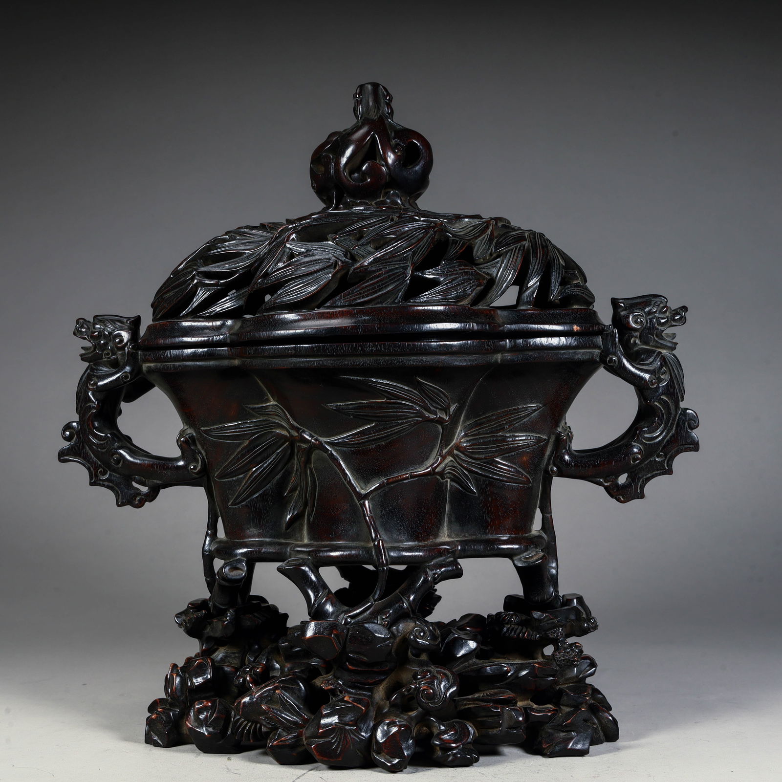 A Qing Dynasty rosewood double dragon ear four-legged aromatherapy (1 of 12)