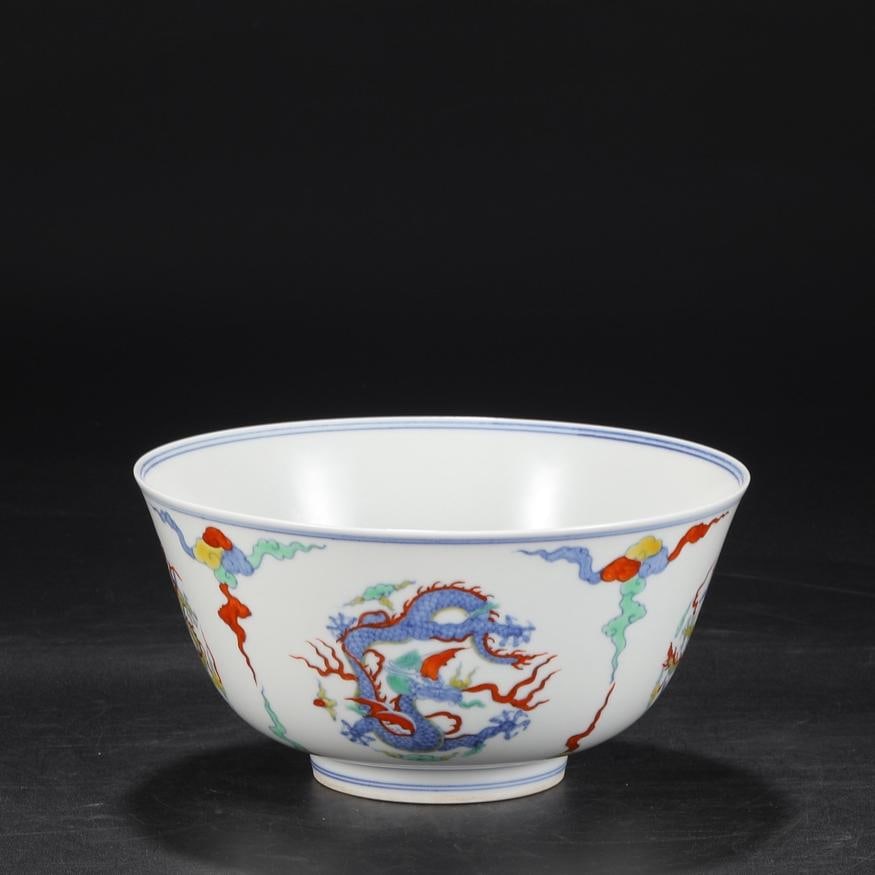 A Doucai Tuan cloud dragon pattern deep-bellied palace bowl made in the Ming Dynasty Chenghua year: Ming Dynasty Chenghua year system Doucai Tuan cloud dragon pattern deep-bellied palace bowl Size:H:9.5cm Calibre:19.5cm (The Dimensions Of All Batches Are Manually Measured.If You Need More Detailed I