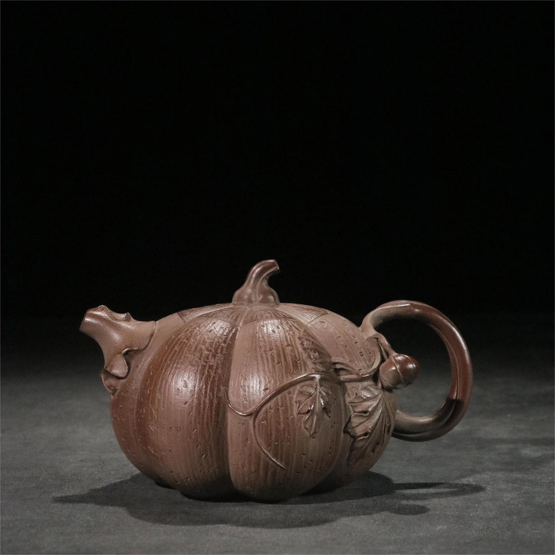 A fine pumpkin pot: Exquisite pumpkin pot Size:18.3×13.3×10.2cm W:421g (The Dimensions Of All Batches Are Manually Measured.If You Need More Detailed Information,Please Contact Our Customer Service Before Bidding.)