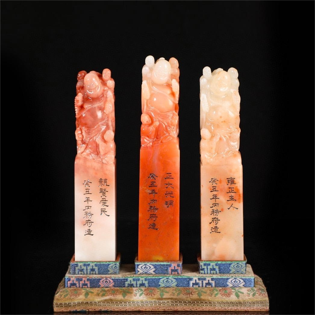 A set of three seals of the Shoushan stone court of the Yongzheng era of the Qing Dynasty: The Shoushan stone court of the Yongzheng era of the Qing Dynasty used three seals W:1161g Size:17x3x3cm (The Dimensions Of All Batches Are Manually Measured.If You Need More Detailed Information,Plea