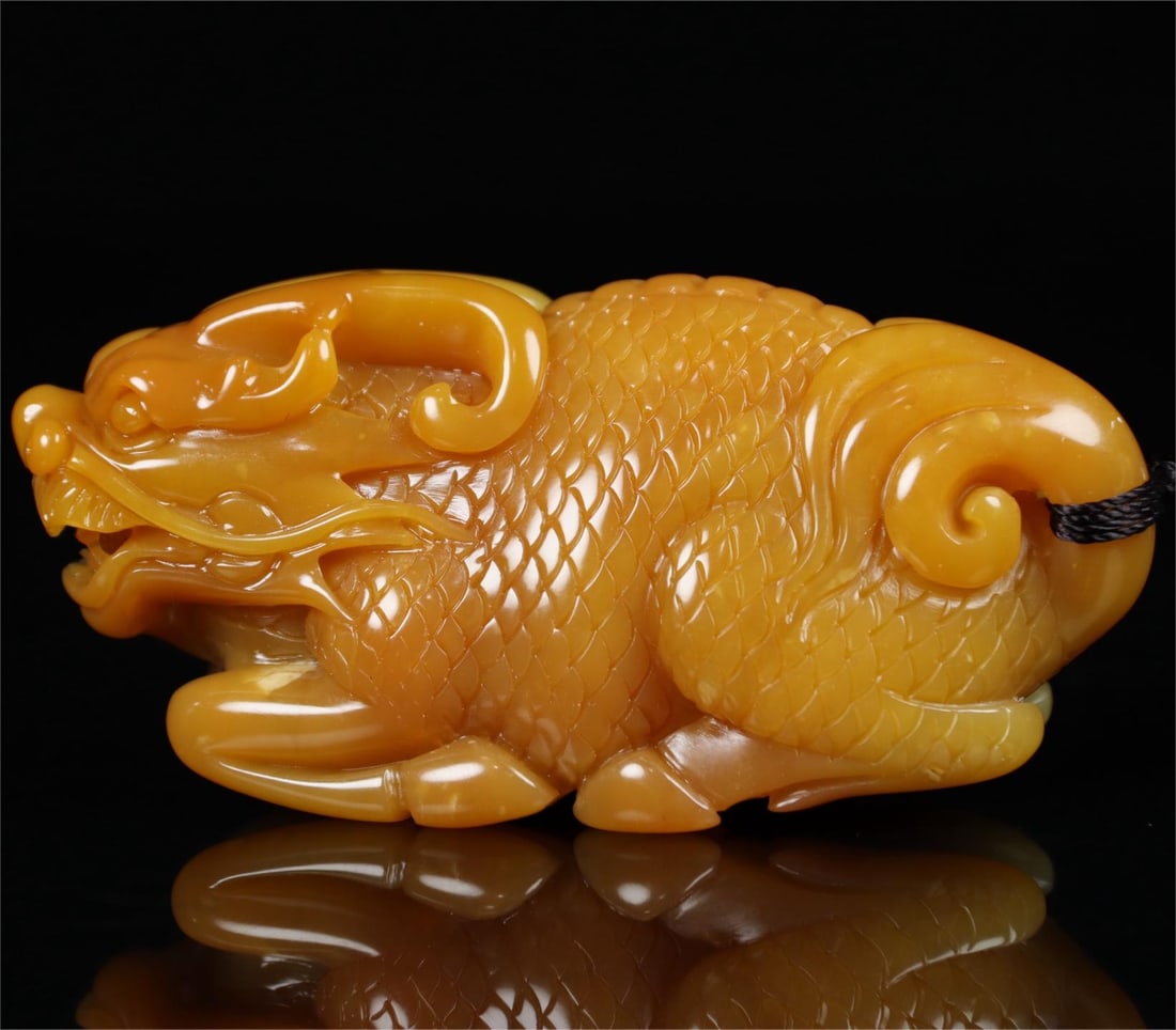 A beautiful Shoushan stone beast handle (1 of 9)