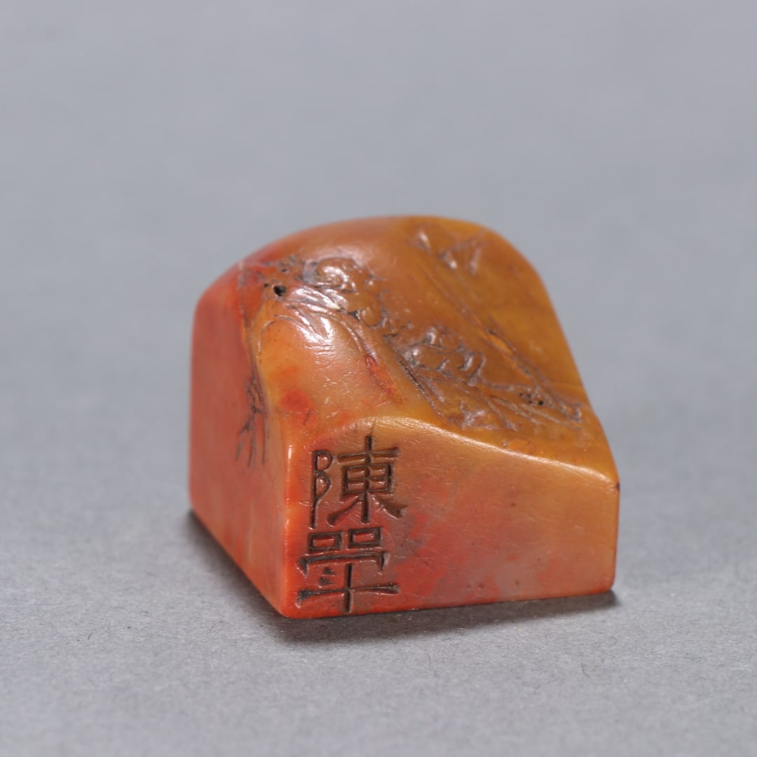A fine Shoushan stone seal (1 of 9)