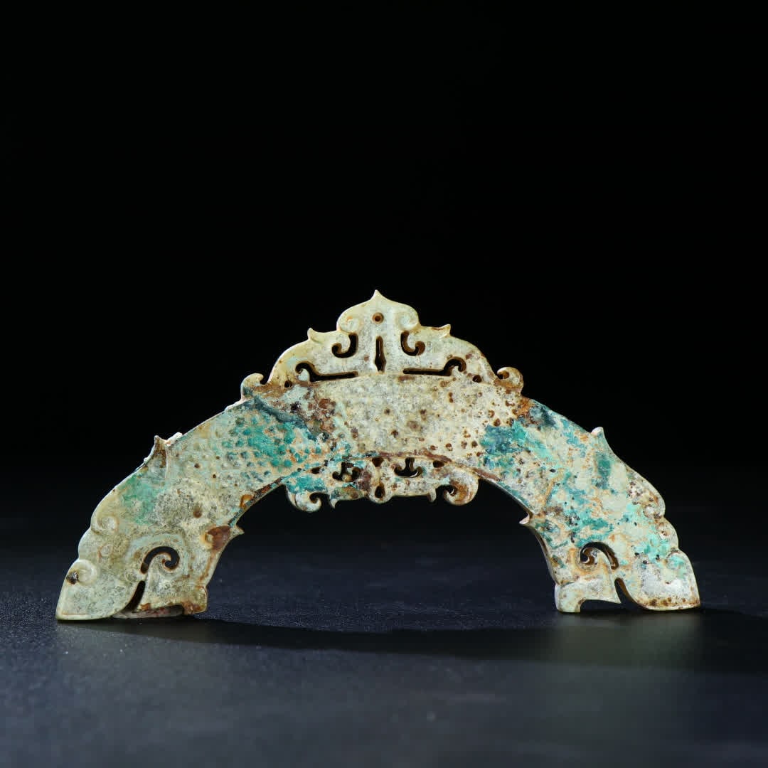 A Han Dynasty jade double dragon head jade heng: Han Dynasty jade double dragon head jade heng SIZE: 12x6.5cm W:57g (The Dimensions Of All Batches Are Manually Measured.If You Need More Detailed Information, Please Contact Our Customer Service Befor