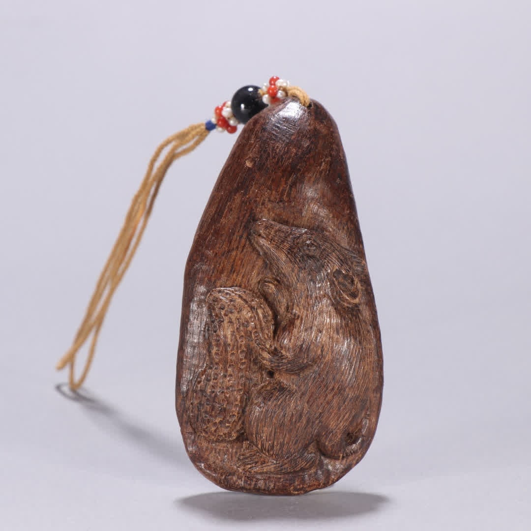 A Qing Dynasty agarwood pendant (1 of 9)