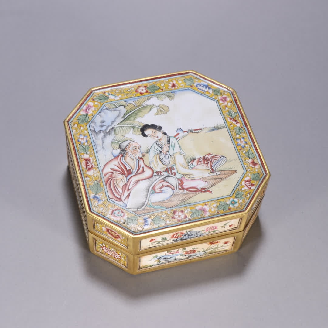 A Qing Dynasty copper tire gilt painting enamel character story cover box (1 of 9)