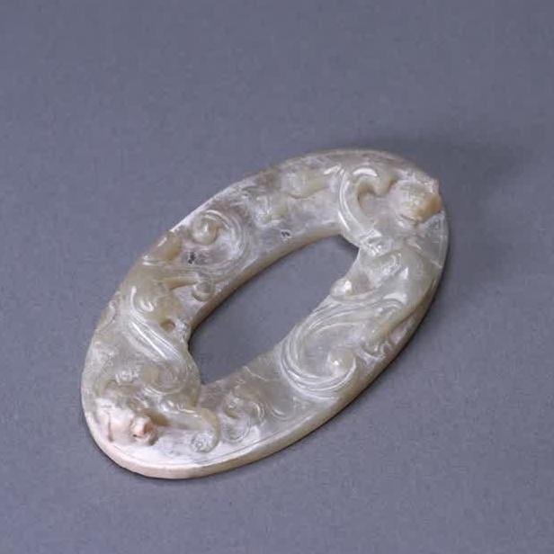 An ancient jade dragon pattern ring (1 of 9)