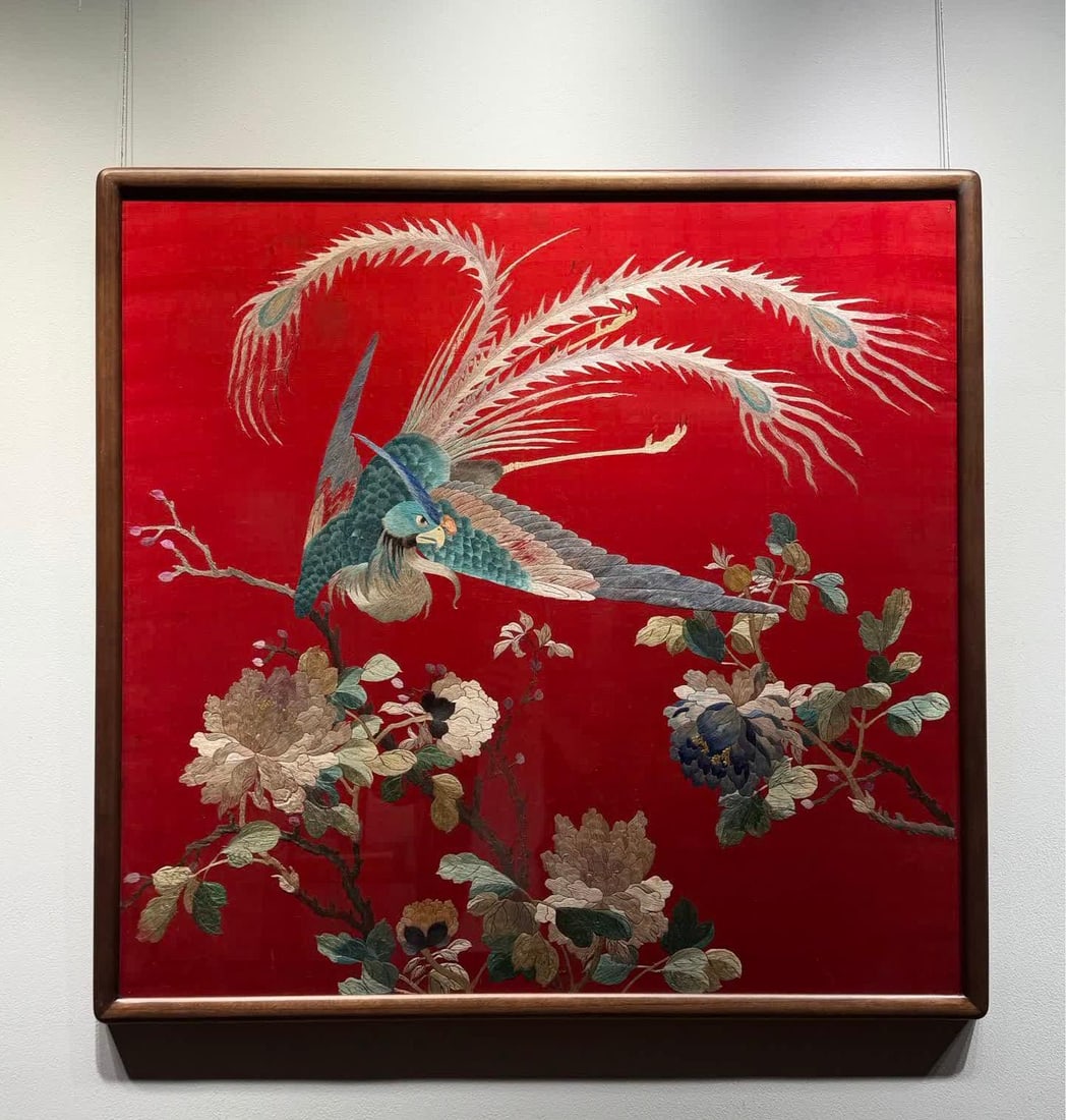 A piece of late Qing Dynasty Republic embroidery "When the Phoenix Comes": Late Qing Dynasty Republic Embroidery "When the Phoenix Comes to the Ceremony" SIZE: 94x90cm (The Dimensions Of All Batches Are Manually Measured.If You Need More Detailed Information, Please Contact