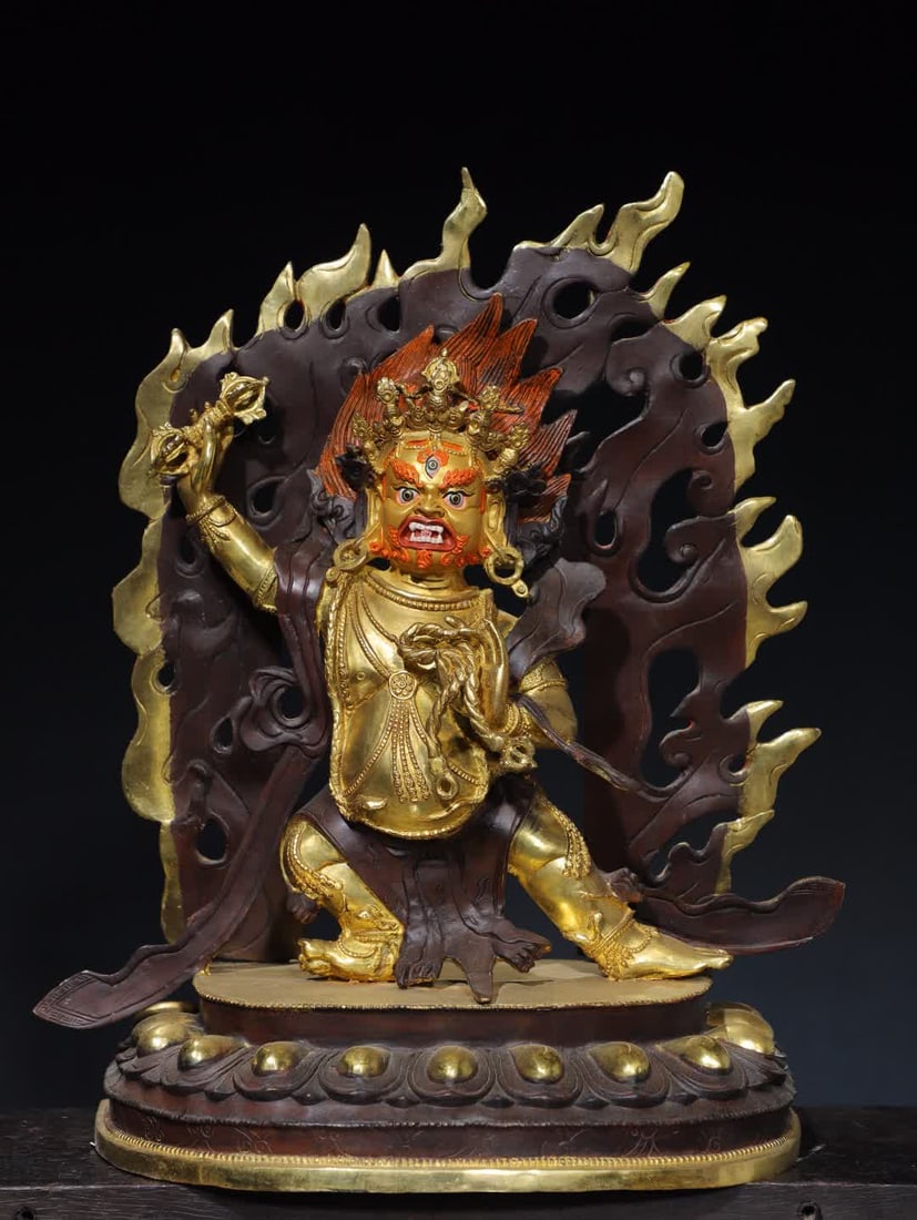 A bronze gilt Vajra hand Buddha statue: Gilded Vajra hand Buddha statue SIZE: H:45cm W:33cm T:18cm W:6.45kg (The Dimensions Of All Batches Are Manually Measured.If You Need More Detailed Information, Please Contact Our Customer Service Befo