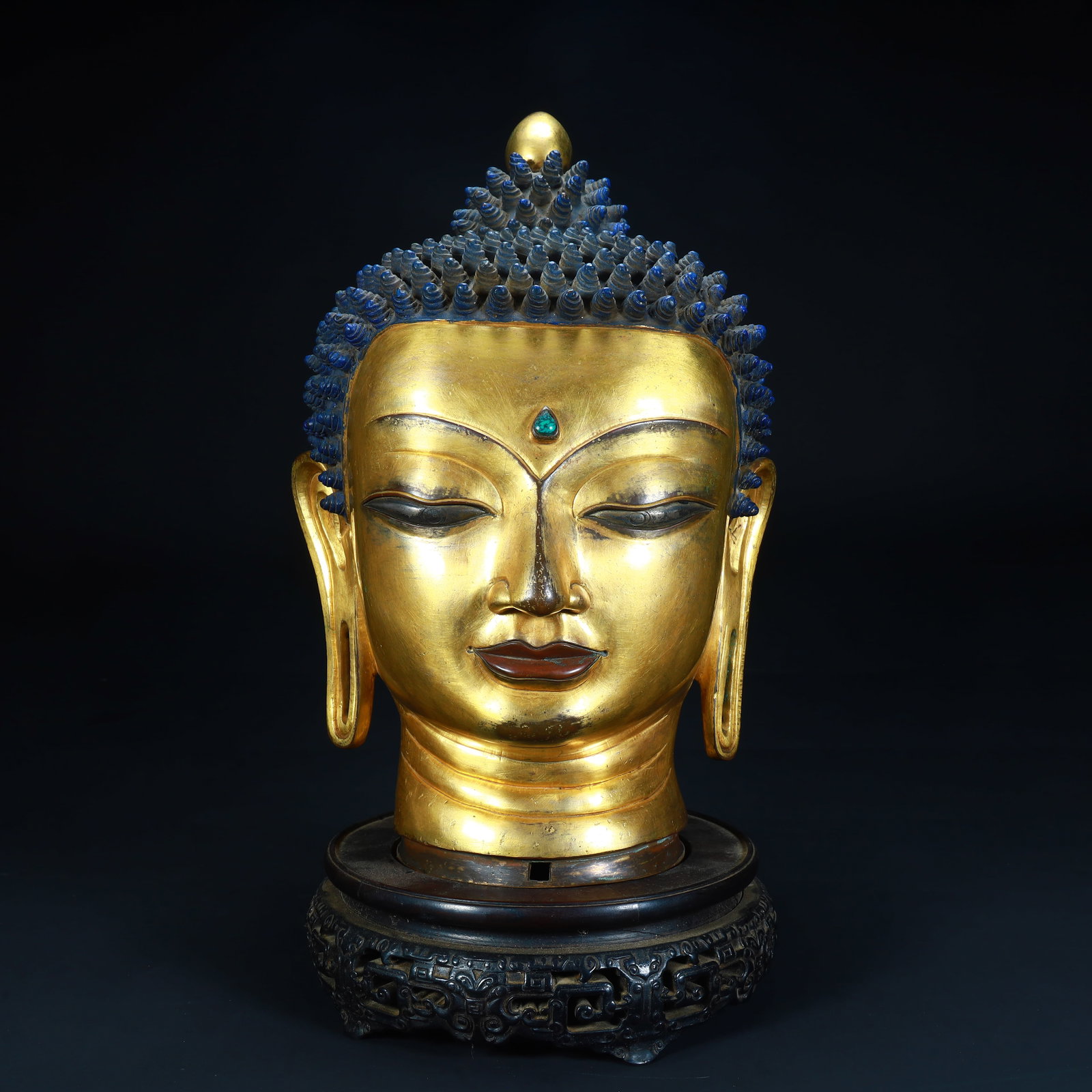 A gilded Buddha head statue of Tibetan Buddhism in the Qing Dynasty (1 of 11)