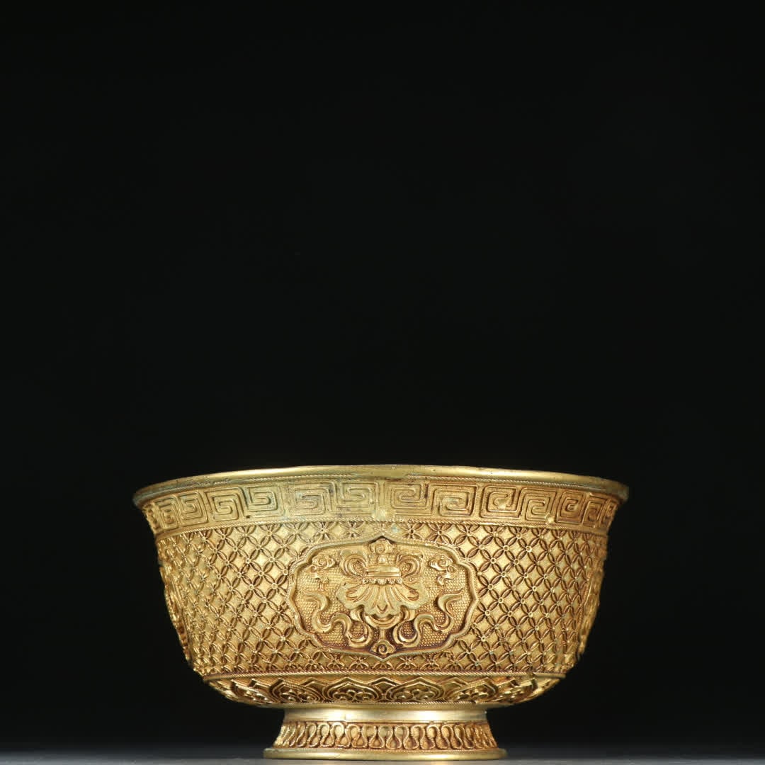 A Qing Dynasty copper gilt eight-treasure pattern bowl (1 of 9)