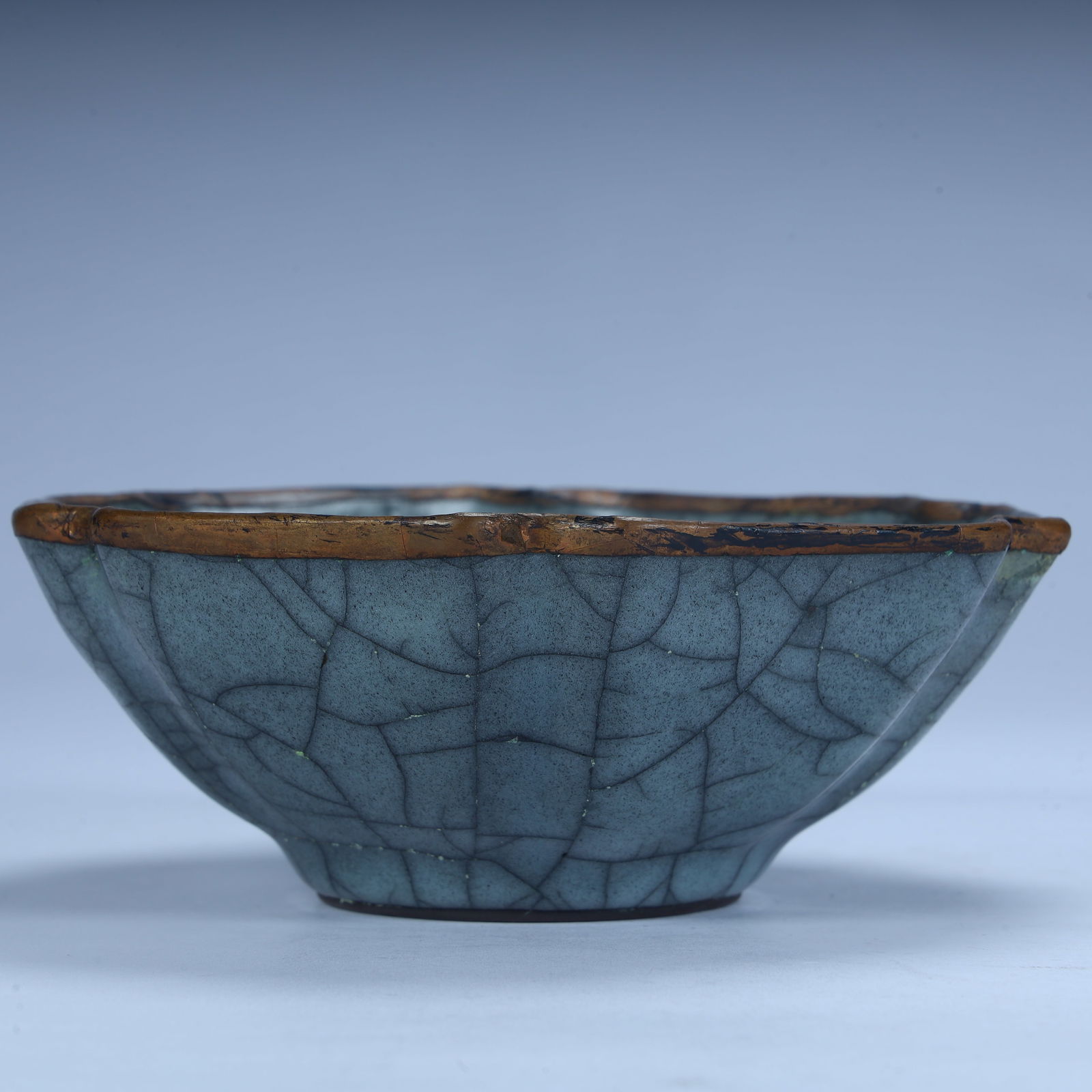 A Song Dynasty official kiln gold-painted open piece bowl (1 of 9)