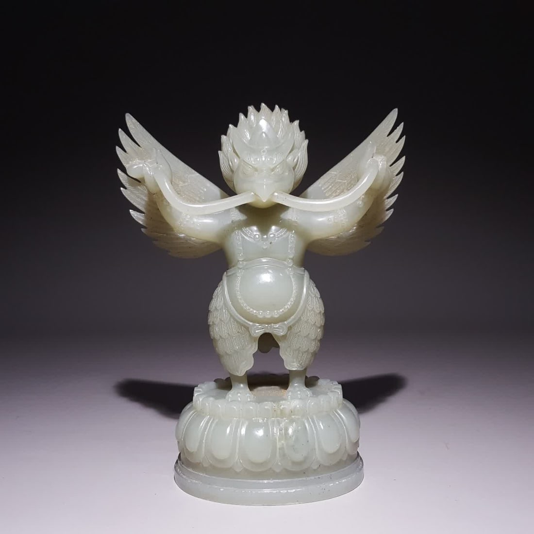 A piece of Qing Dynasty Hetian jade Garuda: Qing Dynasty Hetian jade Garuda SIZE: 13.6x10.7x5.9cm W:455g (The Dimensions Of All Batches Are Manually Measured.If You Need More Detailed Information, Please Contact Our Customer Service Before Bidd