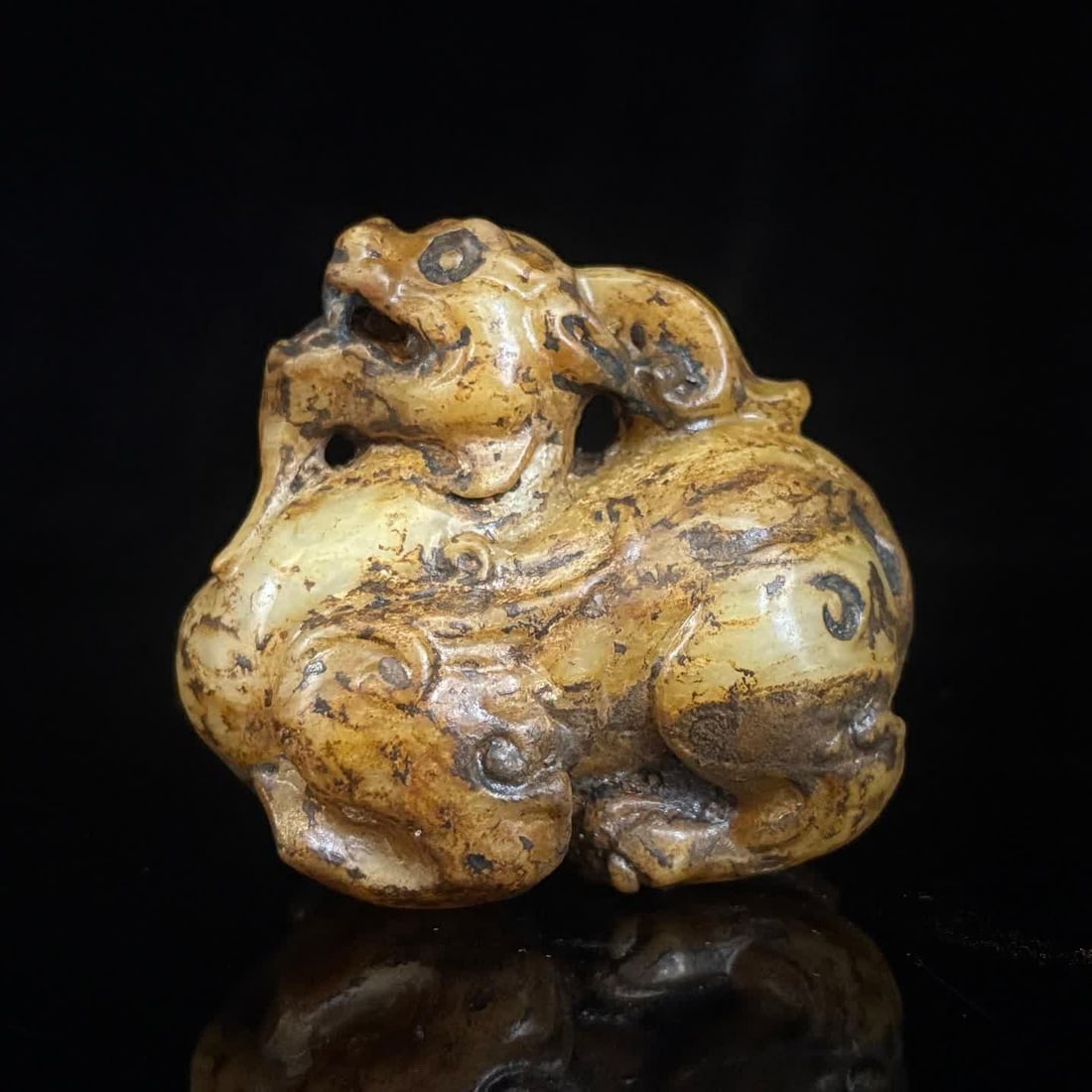 A Han Dynasty jade beast: Han Dynasty jade beast SIZE: ?6.9x6.3x4.2cm W:225g (The Dimensions Of All Batches Are Manually Measured.If You Need More Detailed Information, Please Contact Our Customer Service Before Bidding.)