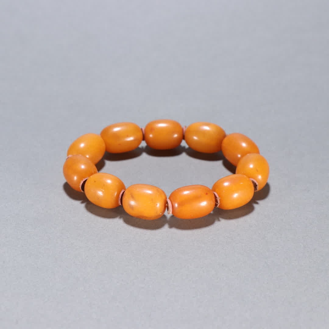 A Qing Dynasty beeswax bracelet (1 of 9)