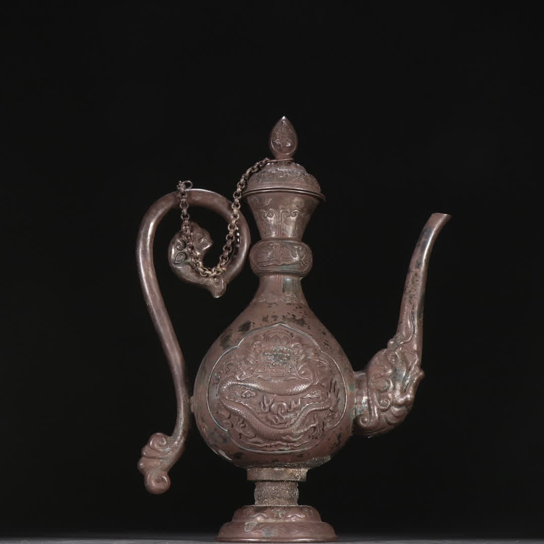 A silver window dragon pattern wine jug: The silver window dragon-patterned wine jug SIZE: H:21.5cm W:15.7cm W:330g (The Dimensions Of All Batches Are Manually Measured.If You Need More Detailed Information, Please Contact Our Customer Servi