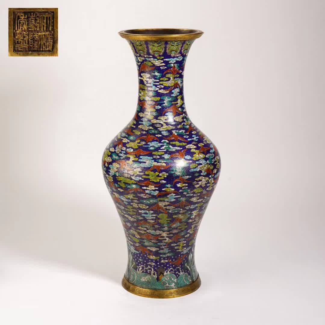 A cloisonné Baifu bottle from the Qing Dynasty (1 of 9)
