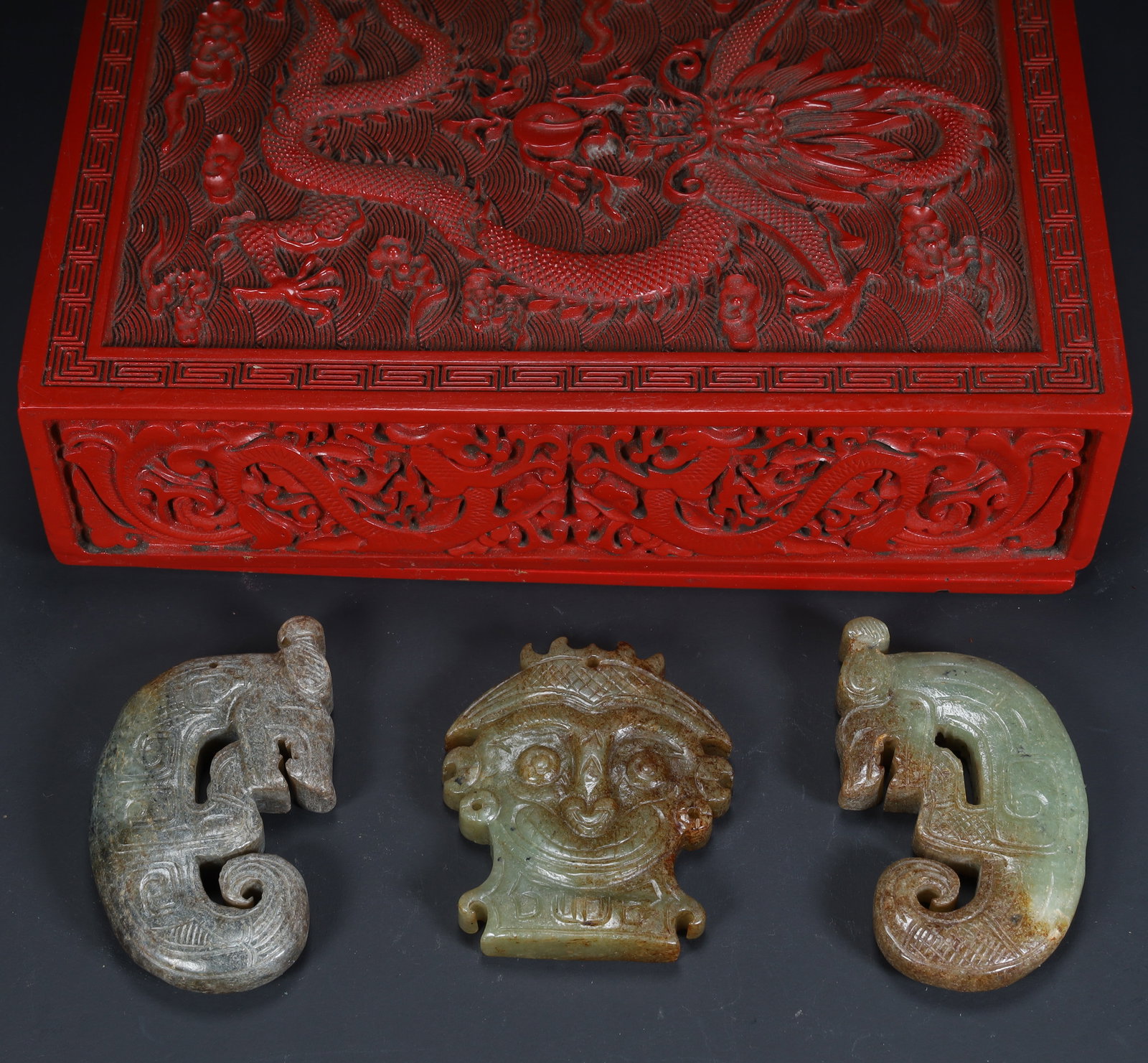 A set of Qing Dynasty red dragon pattern box and ancient jade ornaments (three-piece set) (1 of 16)