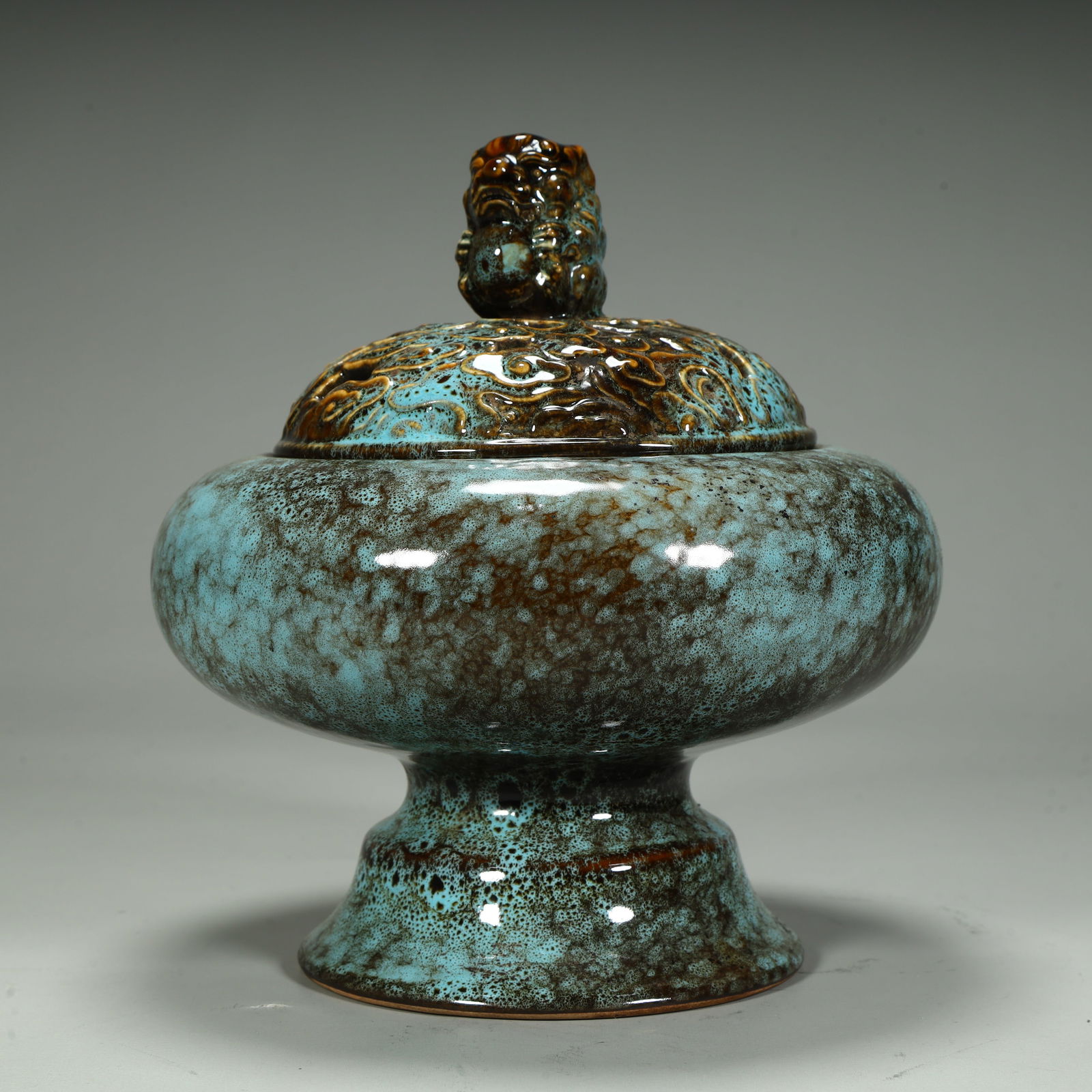 A Qing Dynasty kiln glazed aromatherapy stove (1 of 11)