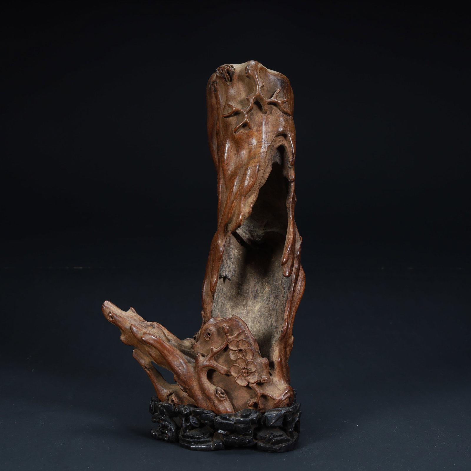 A Qing Dynasty boxwood carving "dead wood cold plum" ornament: Qing Dynasty boxwood carving "dead wood cold plum" ornament SIZE: H: 19cm L: 11.5cm W: 6.5cm W: 228.7g (The Dimensions Of All Batches Are Manually Measured.If You Need More Detailed Information, Pleas