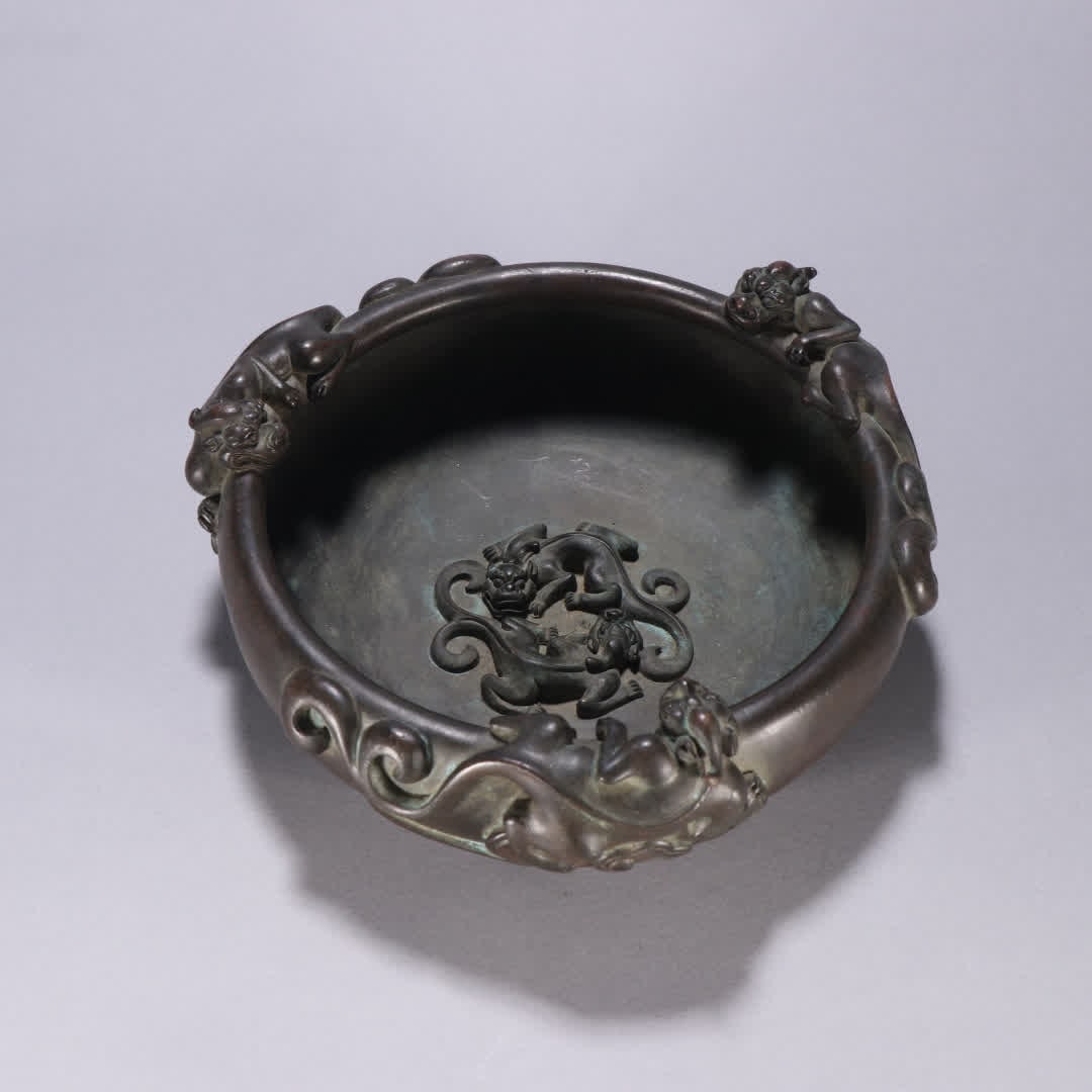 A Ming Dynasty copper tire dragon pattern incense burner (1 of 9)