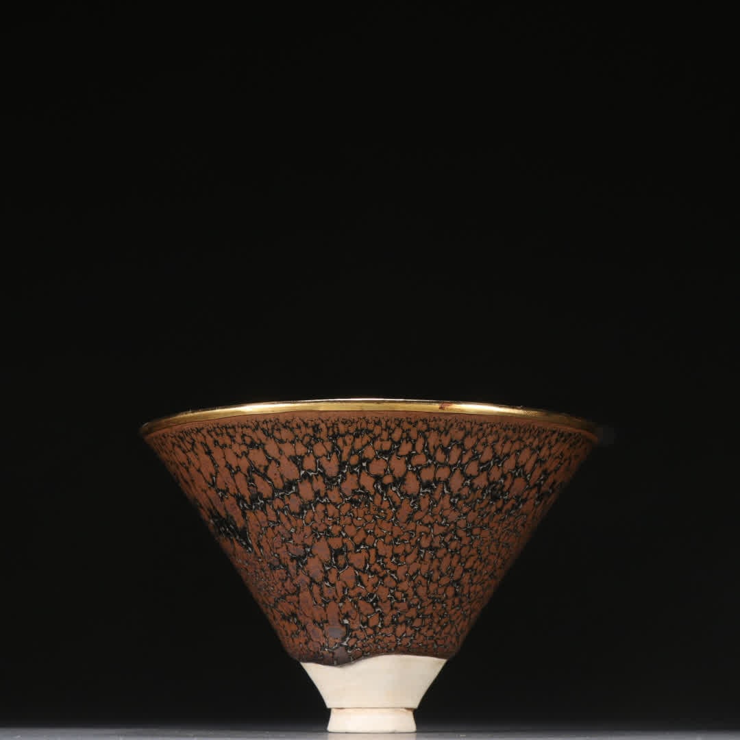 A Song Dynasty Ding kiln bucket hat cup (1 of 9)