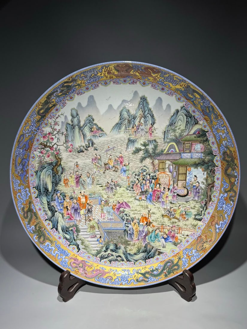 A large plate of Qing Qianlong enamel colorful gold ground Kowloon Kuifeng Ruyi pattern group of (1 of 9)