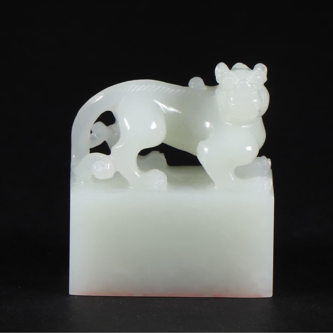 A seal of the Hetian jade beast in the Qing Dynasty (1 of 9)