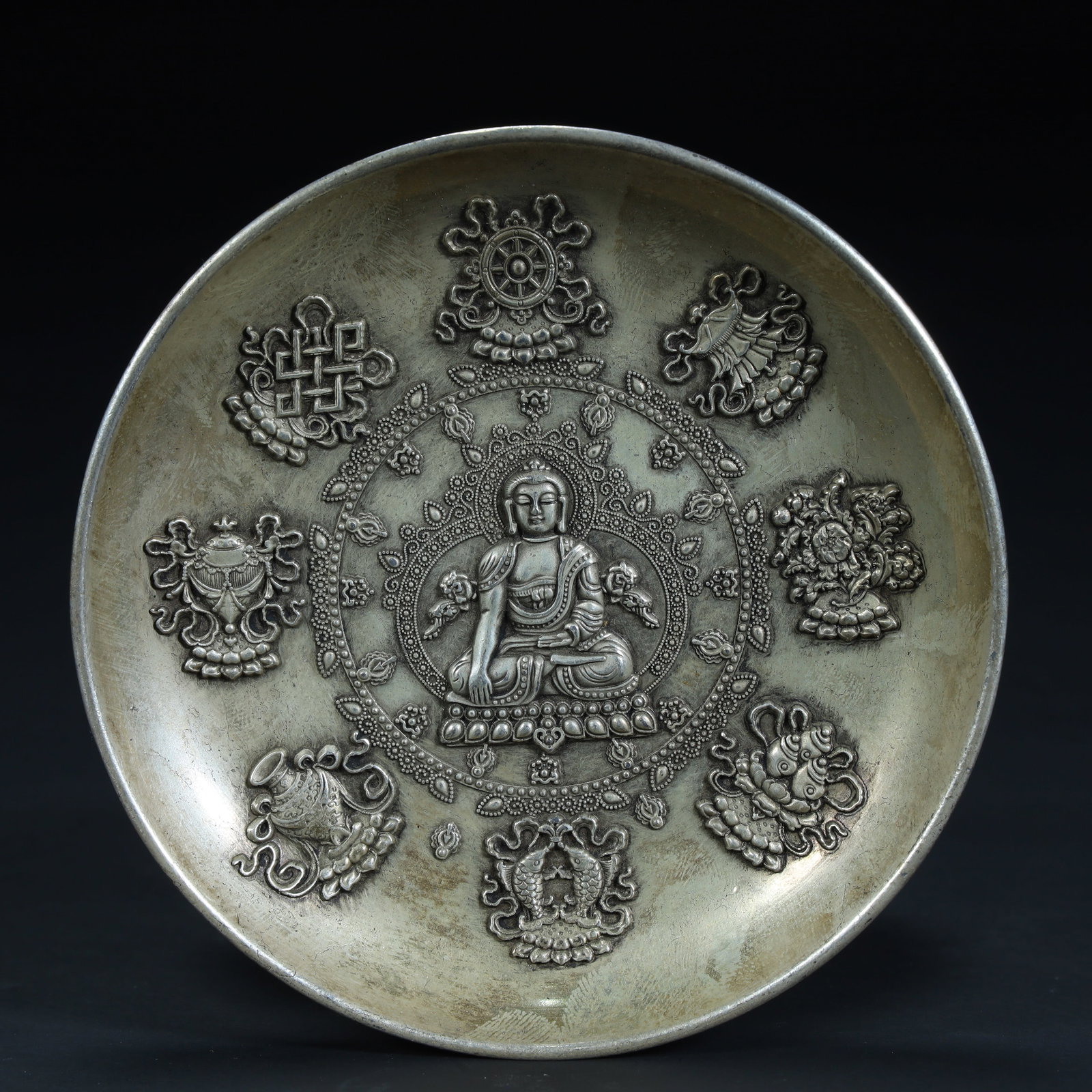 A silver Buddha pattern eight treasure plate of Tibetan Buddhism in the Qing Dynasty (1 of 10)