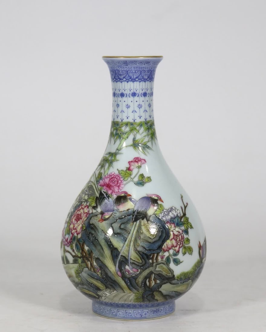 A spring vase made of enamel flowers and birds in the Qianlong period of the Qing Dynasty: Qing Qianlong year enamel flower and bird poetry jade pot spring vase SIZE: Total H: 18.5cm Belly W: 10cm (The Dimensions Of All Batches Are Manually Measured.If You Need More Detailed Information, Pl