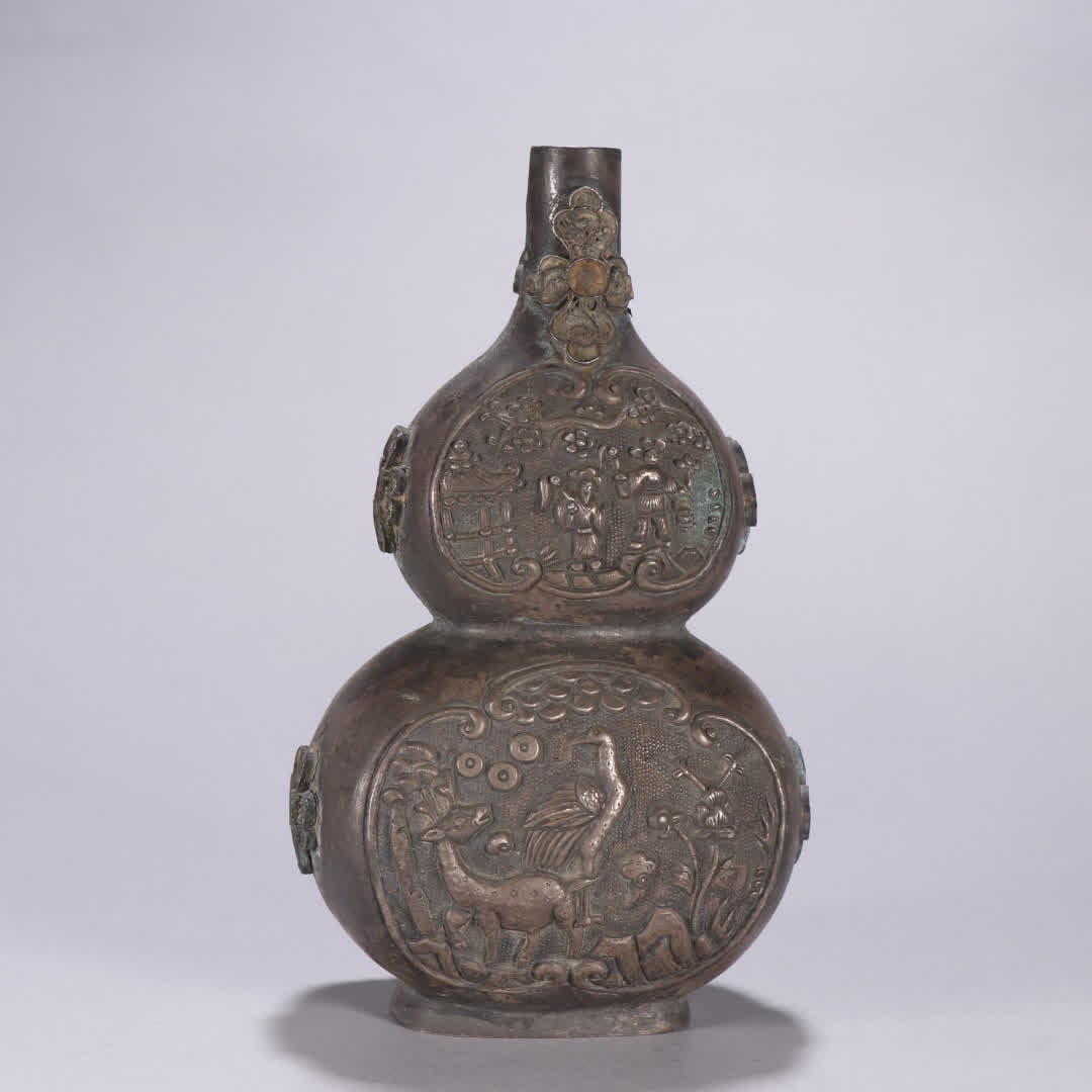 A Qing Dynasty silver character story gourd bottle (1 of 9)