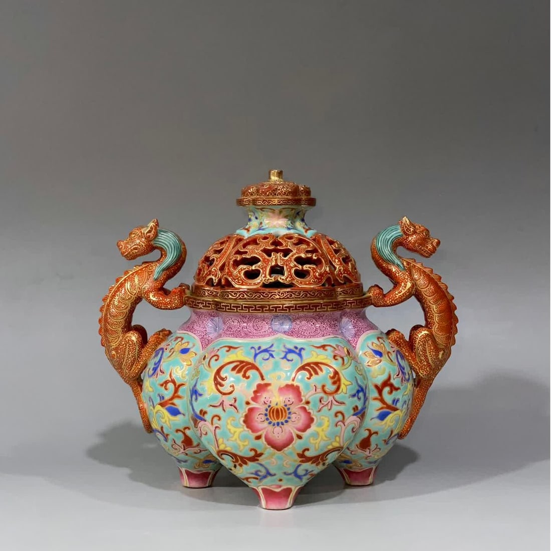 A piece made in the Qianlong era, cloisonné painted with gold, entwined lotus pattern, carved alum (1 of 9)