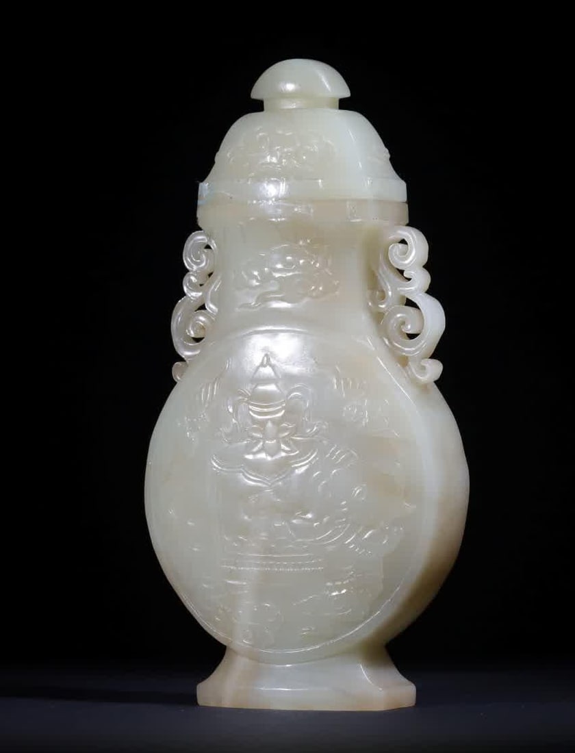 A Qing Dynasty Hetian jade Taiping has an elephant appreciation vase (1 of 9)