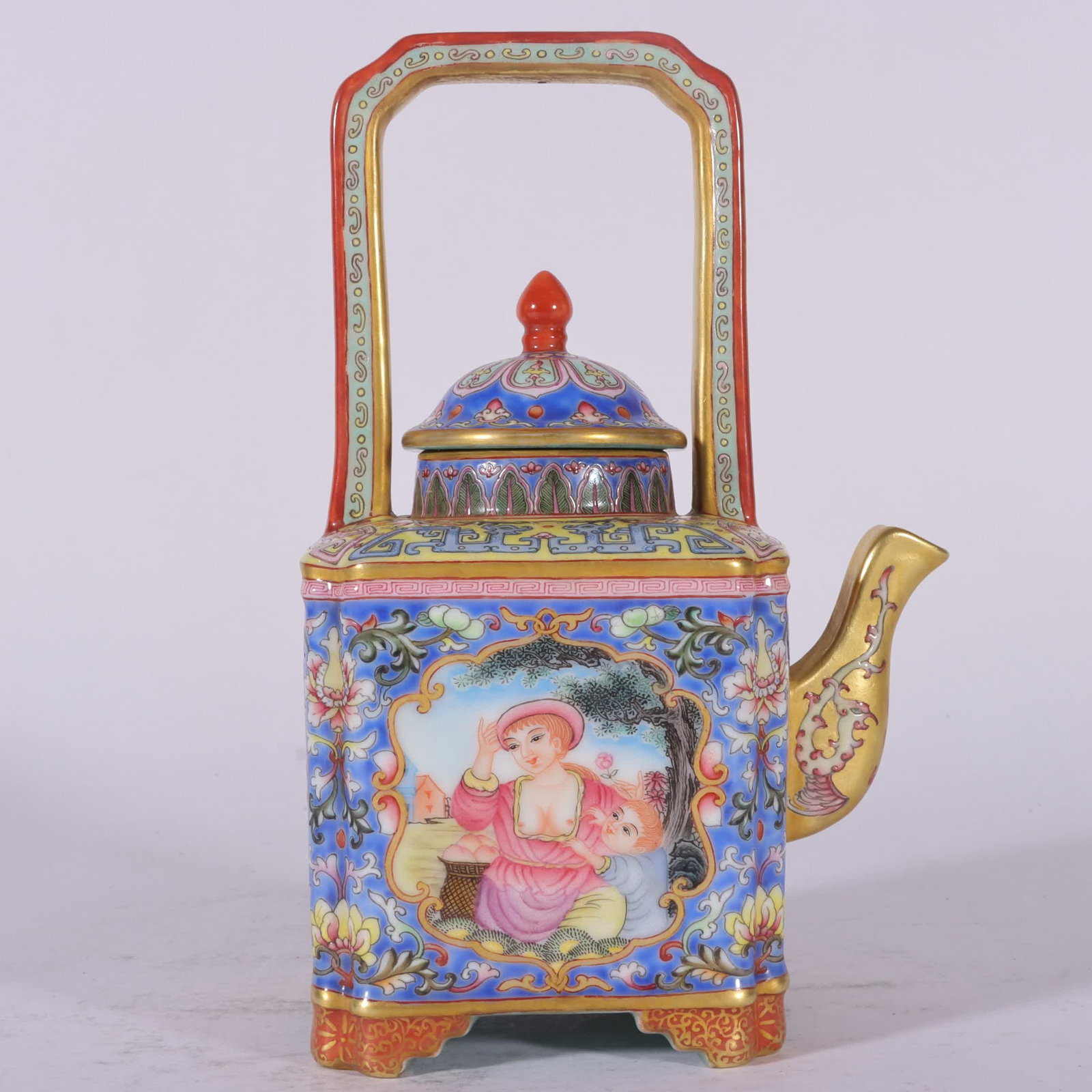 A Qing Qianlong enamel green background painted with gold entwined lotus with window opening Western (1 of 8)