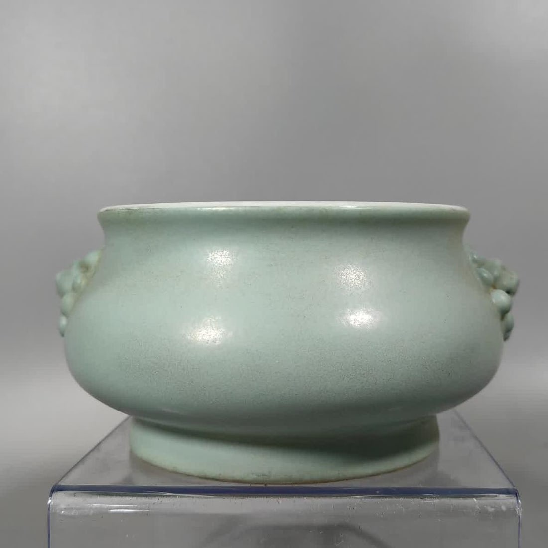A Qing Dynasty turquoise green amphora: Qing Dynasty turquoise green amphora SIZE: H:7.5cm W:15.5cm (The Dimensions Of All Batches Are Manually Measured.If You Need More Detailed Information, Please Contact Our Customer Service Before Biddi