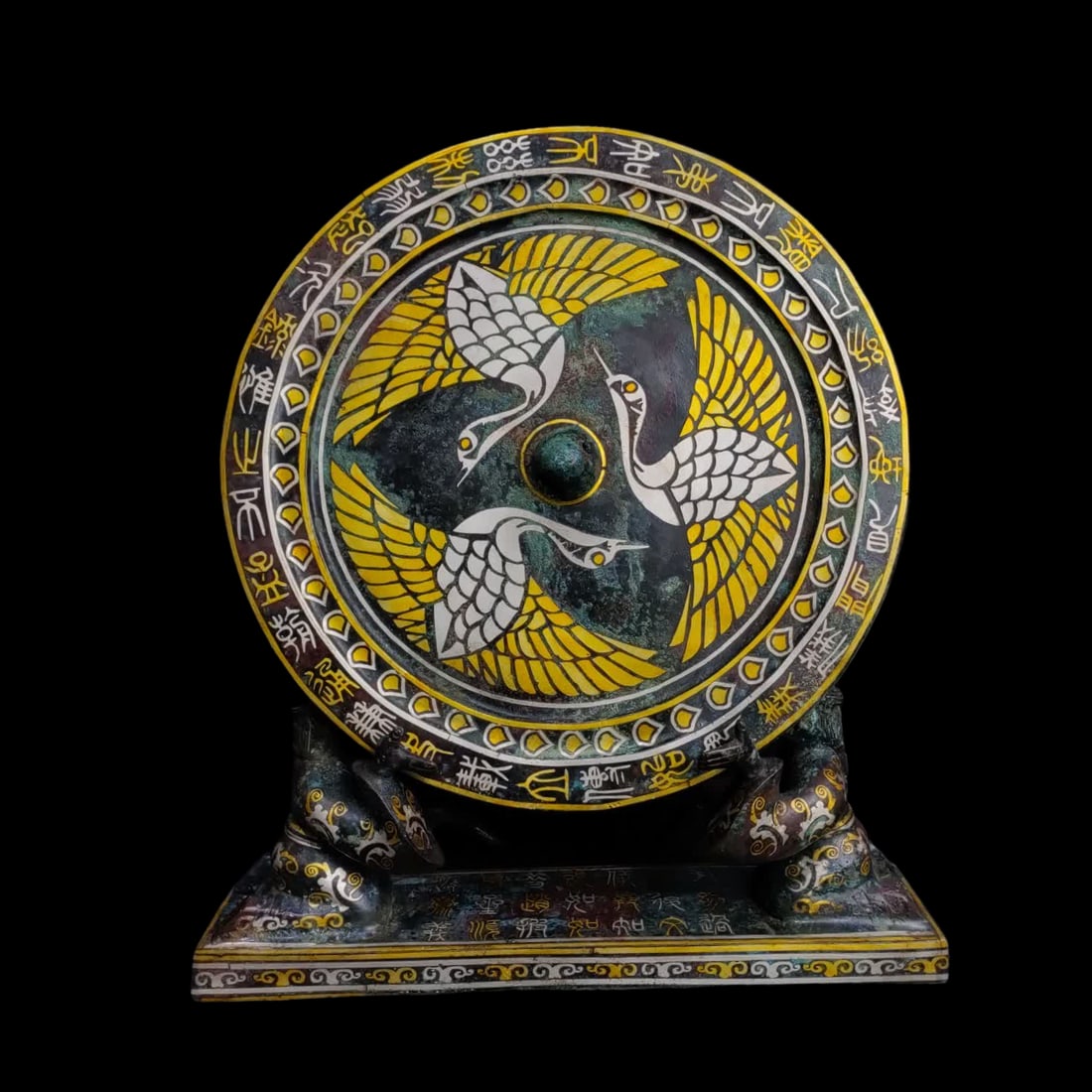 A Warring States bronze Cuojin Cuoyin silver bronze mirror: Warring States bronze Cuo Jin Cuo silver bronze mirror SIZE: H:30cm W:26cm W:3.1kg (The Dimensions Of All Batches Are Manually Measured.If You Need More Detailed Information, Please Contact Our Custom