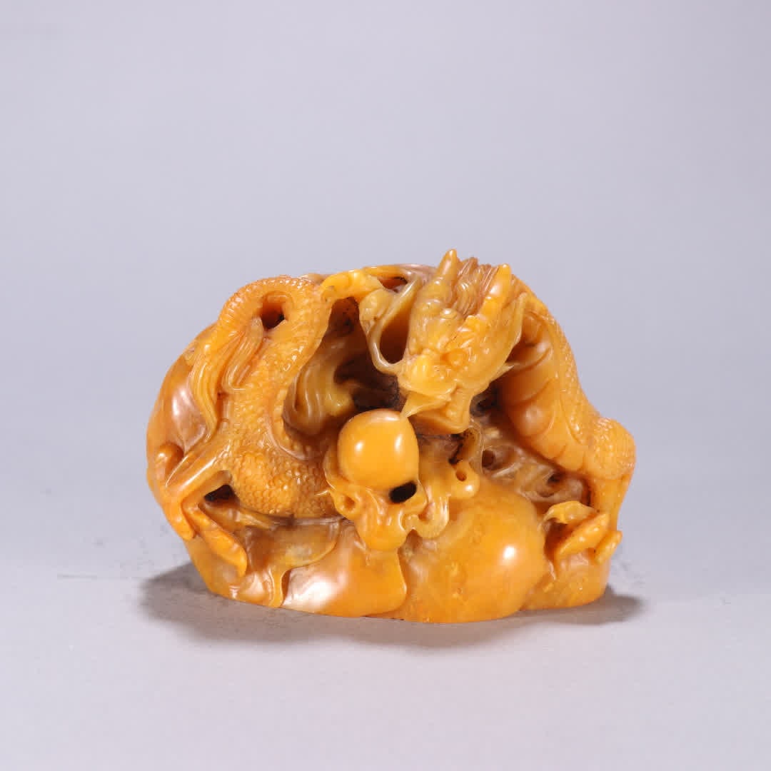 A Qing Dynasty Tian Huang Shilong play bead button seal: Qing Dynasty Tian Huang Shilong play bead button seal SIZE: H:5.7cm W:8cm W:296.1g (The Dimensions Of All Batches Are Manually Measured.If You Need More Detailed Information, Please Contact Our