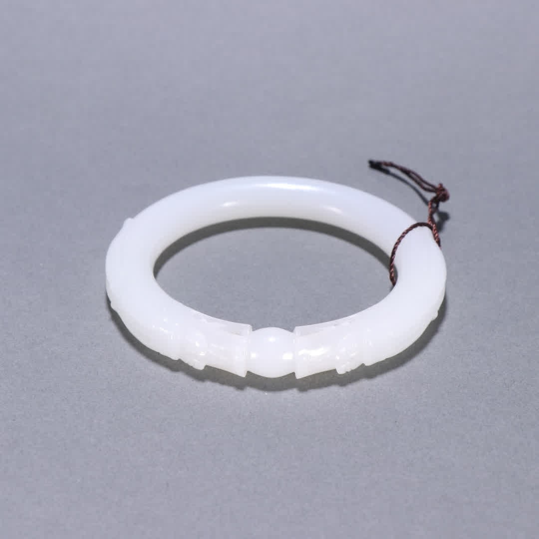 A Qing Dynasty Hetian jade two dragon bite bead bracelet: Qing Dynasty Hetian jade two dragon bite bead bracelets SIZE: Inner diameter 5.7cm Strip thickness 1.1cm W: 55.3g (The Dimensions Of All Batches Are Manually Measured.If You Need More Detailed Informa