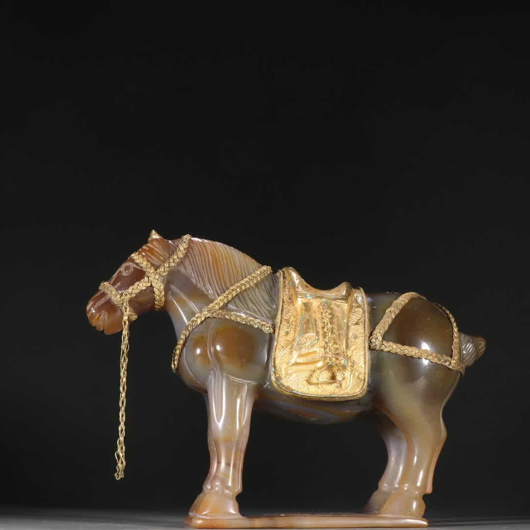 A Liao gold agate gold horse ornament: Liao gold agate golden horse ornament SIZE: H: 17cm W: 25cm W: about 2kg (The Dimensions Of All Batches Are Manually Measured.If You Need More Detailed Information, Please Contact Our Customer Service