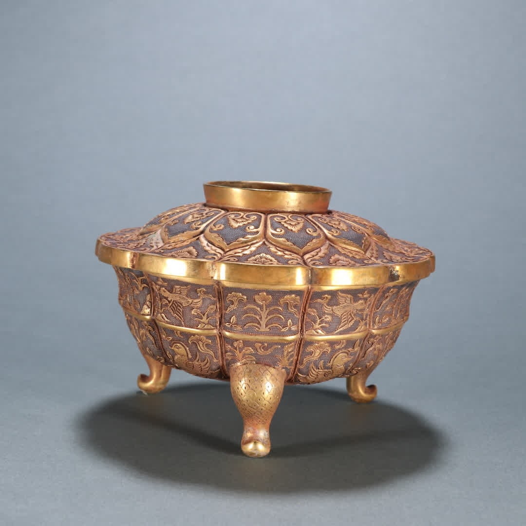 A Tang copper gilt carved lotus petal pattern three-legged bowl (1 of 9)