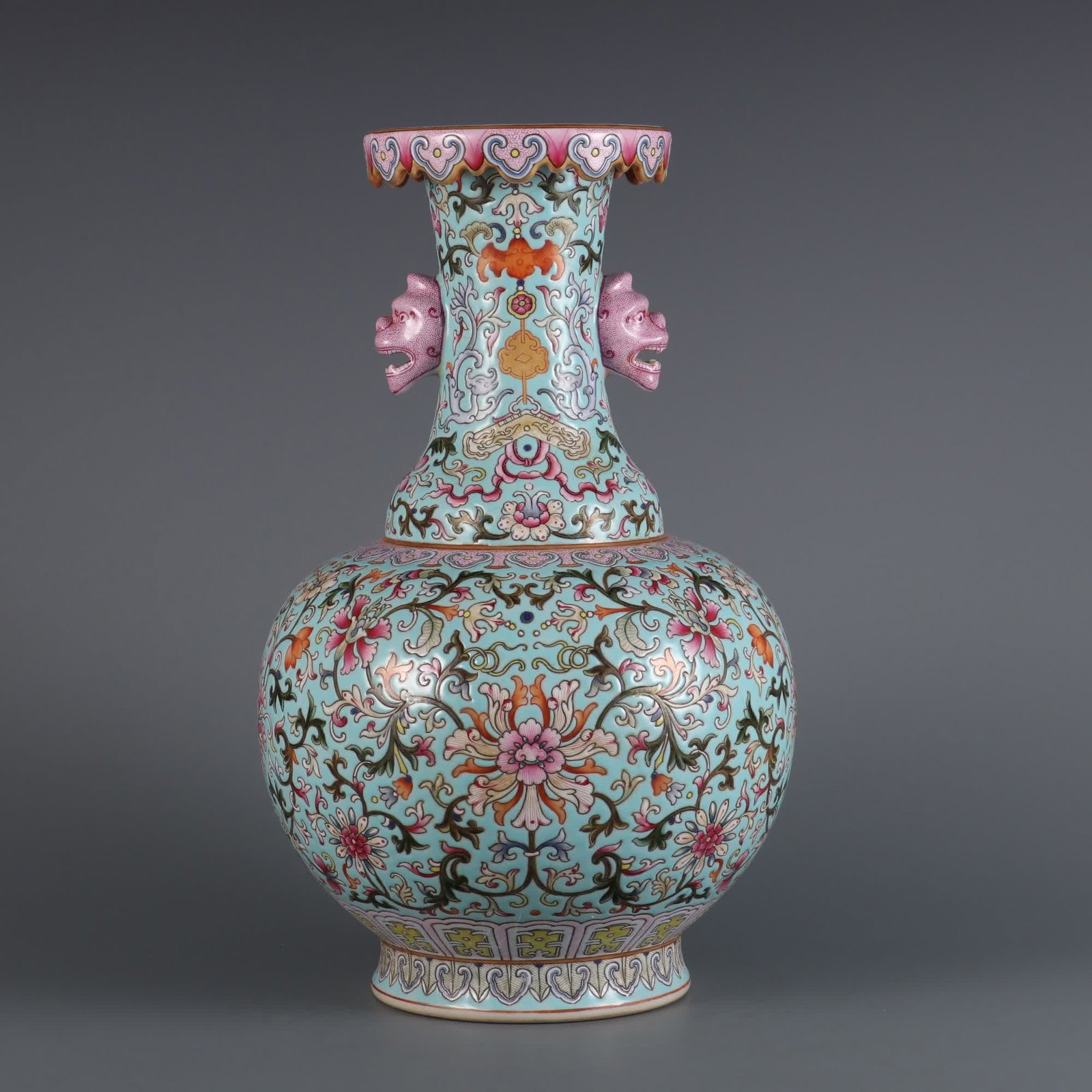 A Qing Qianlong turquoise green pastel passionflower pattern animal ear mouth bottle: Qing Qianlong year turquoise green pastel passionflower pattern animal ear mouth bottle SIZE: H: 31.5cm Belly diameter 18cm MouthD: 11cm (The Dimensions Of All Batches Are Manually Measured.If You Nee