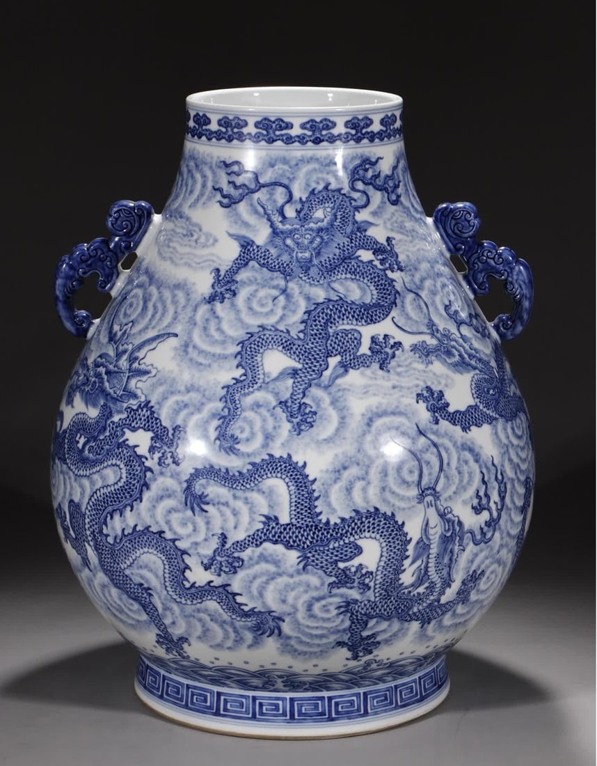 A Qing Qianlong blue and white Kowloon sea water dragon pattern amphora (1 of 9)