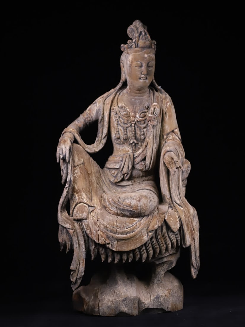 A Song Dynasty nanmu carved seated statue of Guanyin (1 of 10)