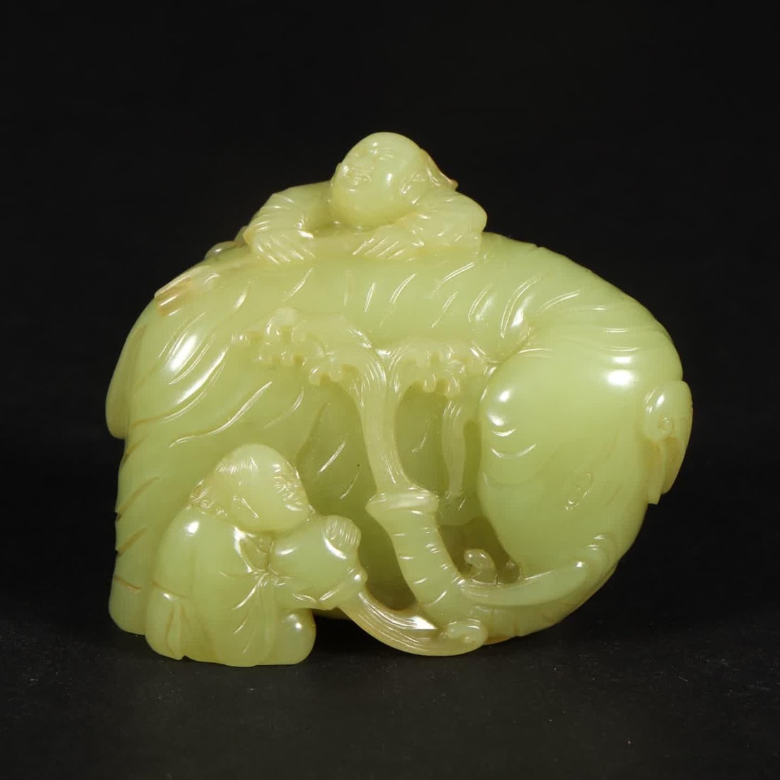 A Qing Dynasty Hetian topaz boy washing elephant (1 of 9)