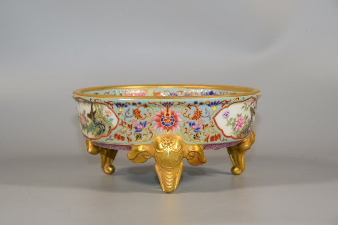 A cloisonné elephant ear gilt three-legged tripod washed: Cloisonné elephant ear gilt three-legged tripod washed SIZE: H:8.6cm MouthD?17.8cm (The Dimensions Of All Batches Are Manually Measured.If You Need More Detailed Information, Please Contact Our Custo