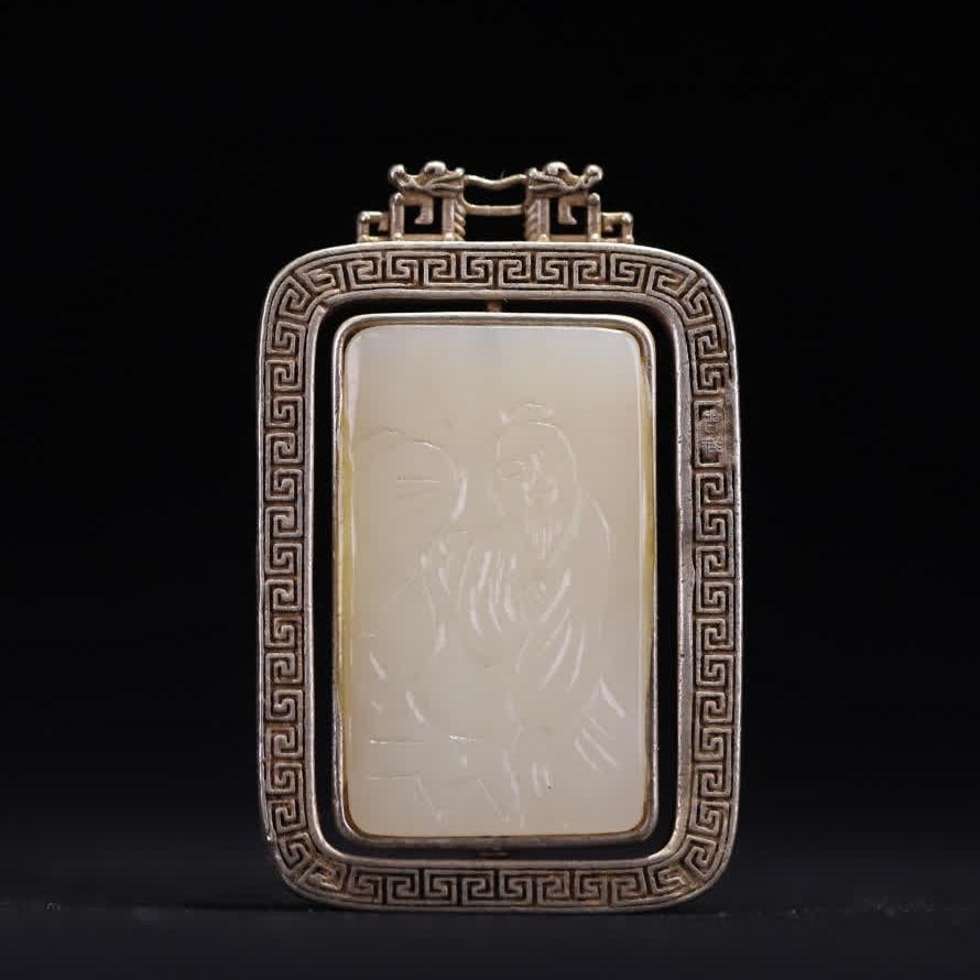 A silver inlaid Hetian jade character pattern hanging: The silver-inlaid Hetian jade character pattern is a rectangular plaque as a whole, with silver as the frame, the border is engraved with back pattern decoration, and the process is regular; The front